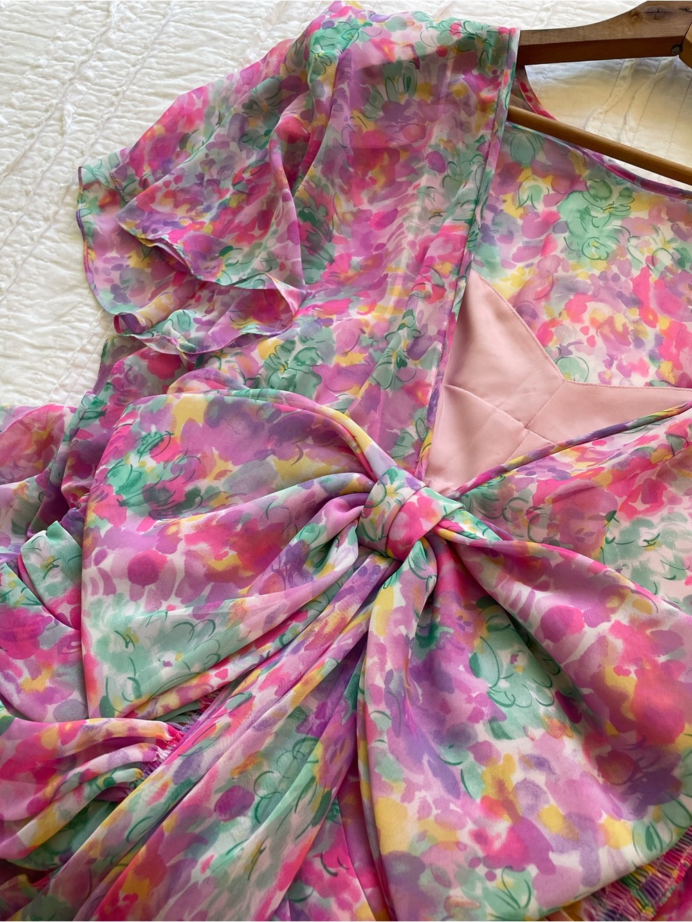 Vtg 80’s Vibrant Floral Dress with Flutter Sleeves and Oversized Bow | Sz 10